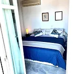 Willa Luxurious Traditional